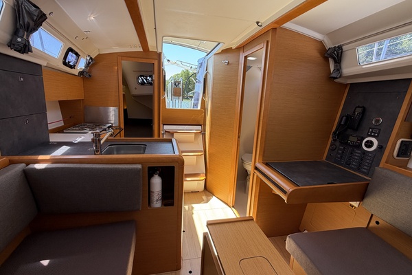 Magic 34ft Jeanneau Yacht For Sale