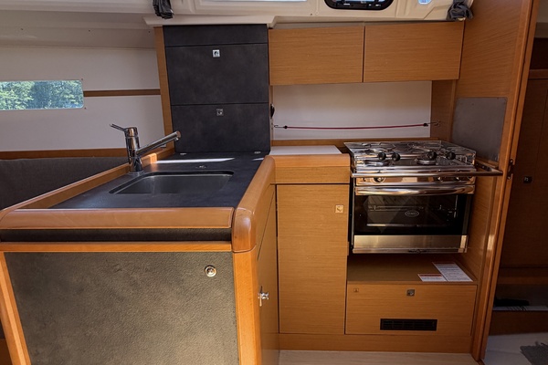 Magic 34ft Jeanneau Yacht For Sale
