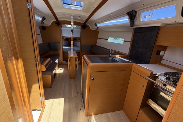 Magic 34ft Jeanneau Yacht For Sale