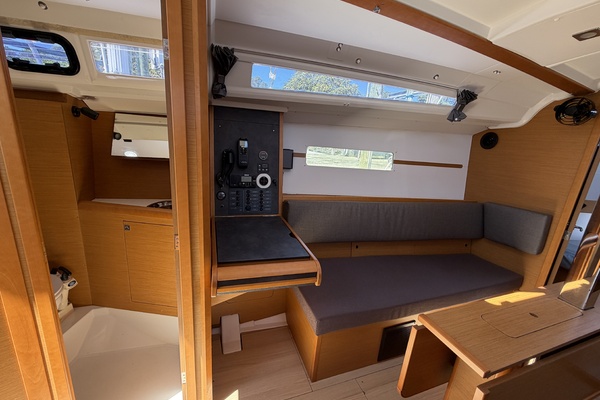 Magic 34ft Jeanneau Yacht For Sale