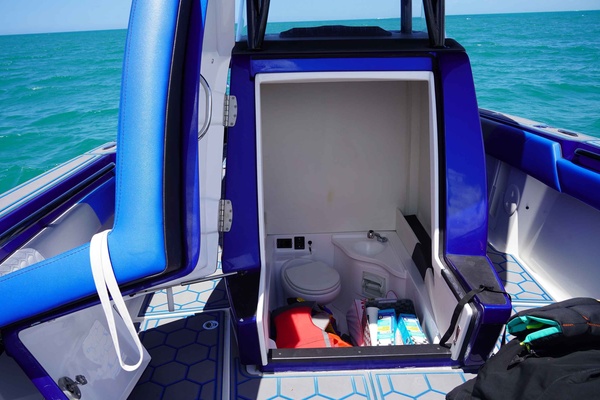 37ft Statement Yacht For Sale