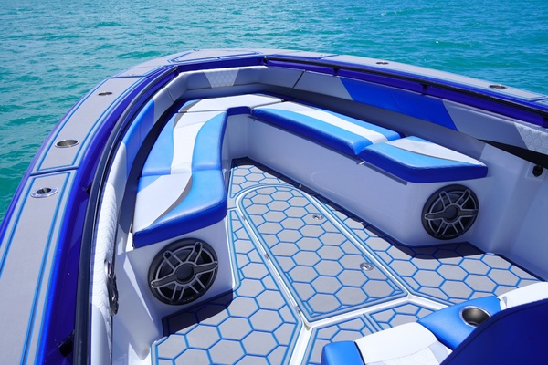 37ft Statement Yacht For Sale