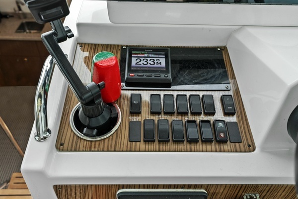 2014 Cruisers Yachts 48