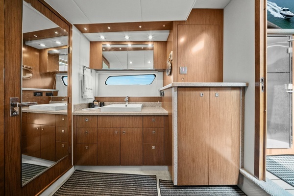 2014 Cruisers Yachts 48