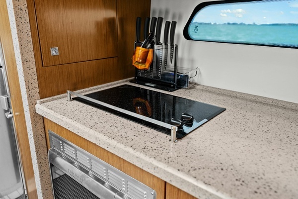 2014 Cruisers Yachts 48