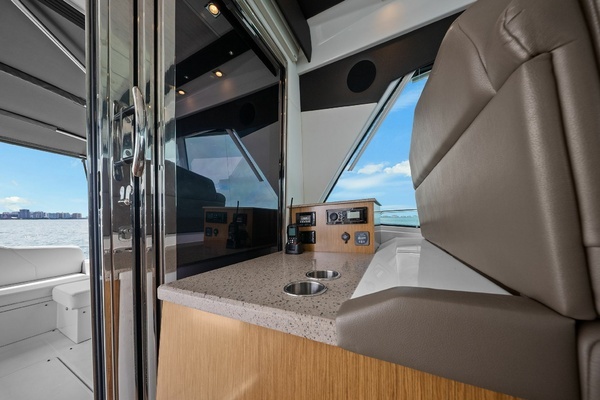 2014 Cruisers Yachts 48