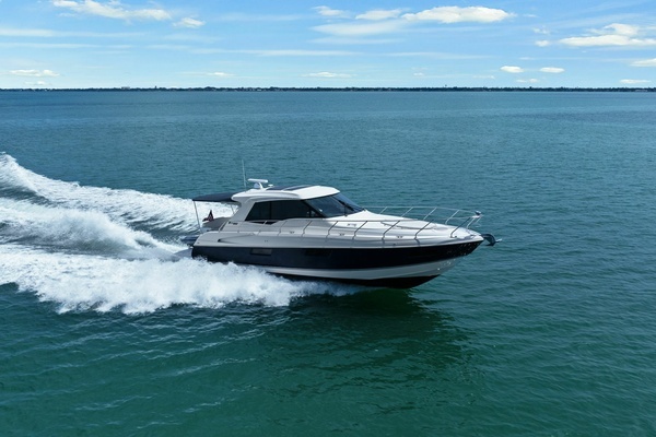 2014 Cruisers Yachts 48