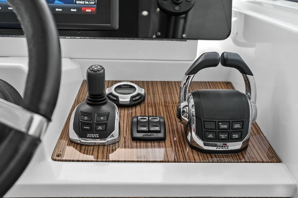 2014 Cruisers Yachts 48