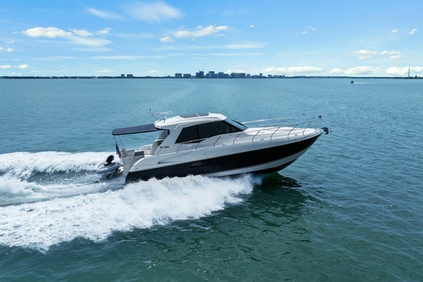 2014 Cruisers Yachts 48