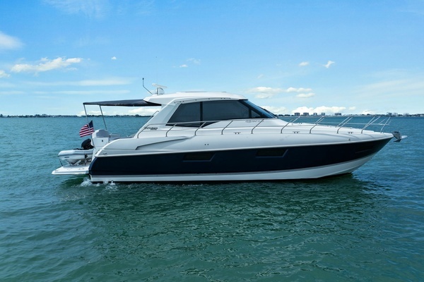 2014 Cruisers Yachts 48