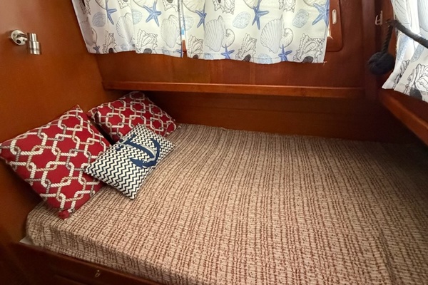 The Queen 34ft Marine Trader Yacht For Sale