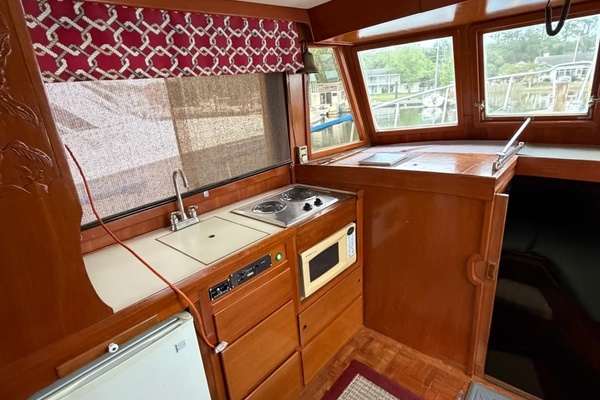 The Queen 34ft Marine Trader Yacht For Sale