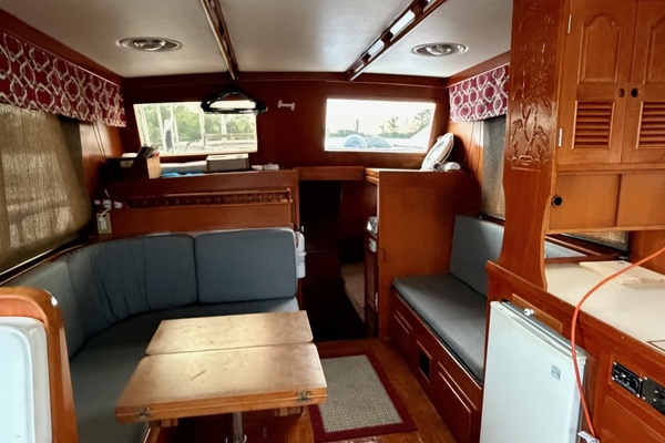 The Queen 34ft Marine Trader Yacht For Sale
