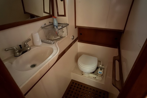 The Queen 34ft Marine Trader Yacht For Sale