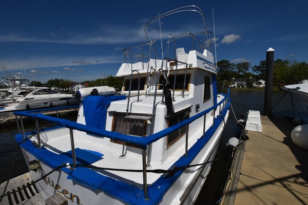 The Queen 34ft Marine Trader Yacht For Sale