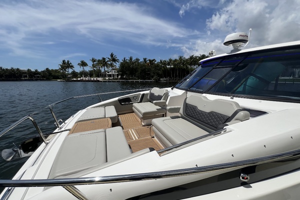 36ft Aquila Yacht For Sale