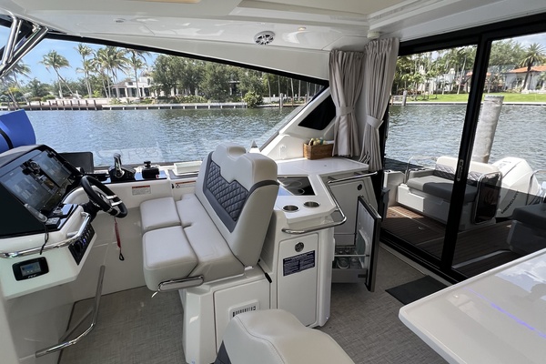 36ft Aquila Yacht For Sale
