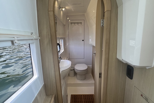 36ft Aquila Yacht For Sale