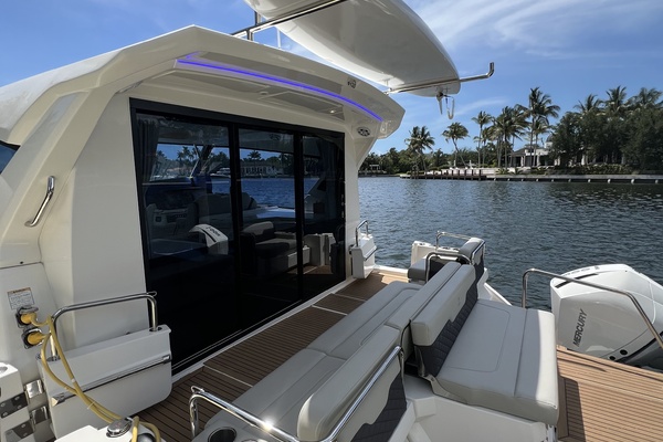 36ft Aquila Yacht For Sale