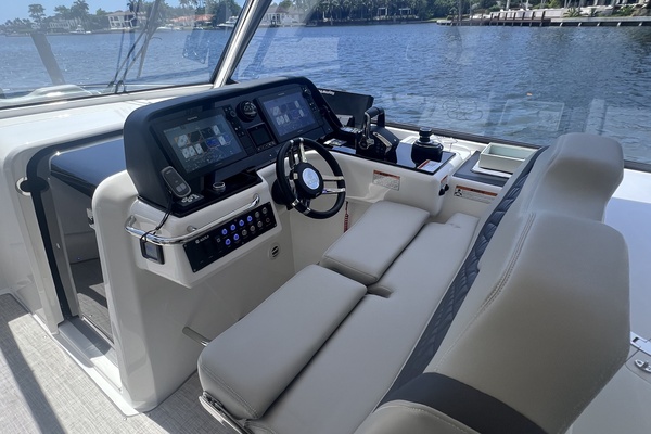36ft Aquila Yacht For Sale
