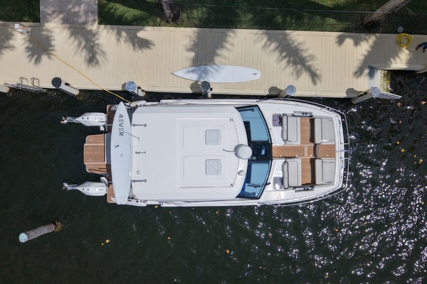 36ft Aquila Yacht For Sale