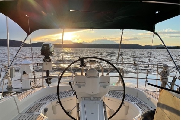2003 Beneteau 423 cockpit