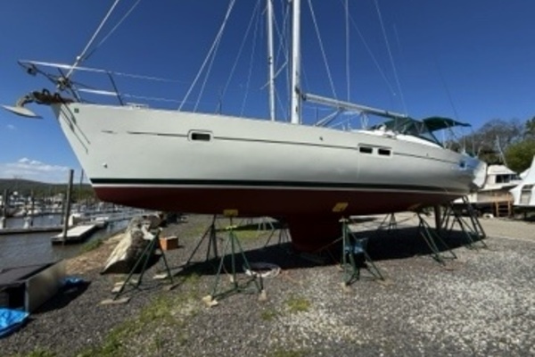 2003 Beneteau 423 port beam on the hard