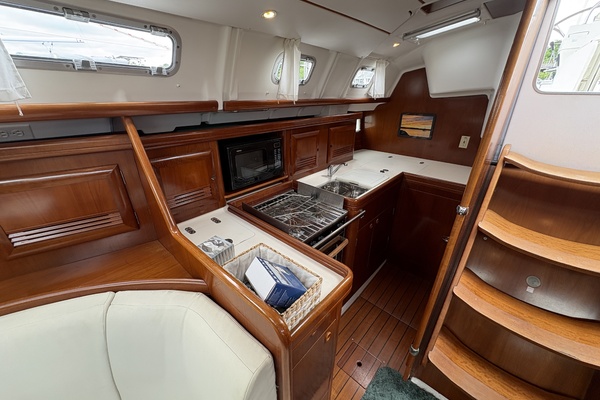 Carpe Ventum 42ft Beneteau Yacht For Sale