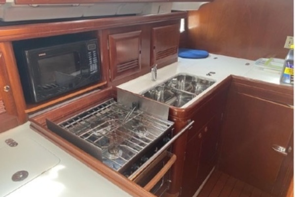2003 Beneteau 423 galley