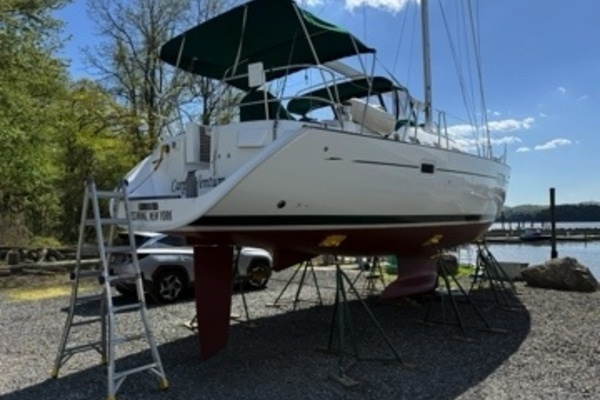 2003 Beneteau 423 on the hard