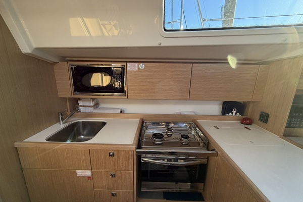 Wave Dancer 38ft Bavaria Yacht For Sale