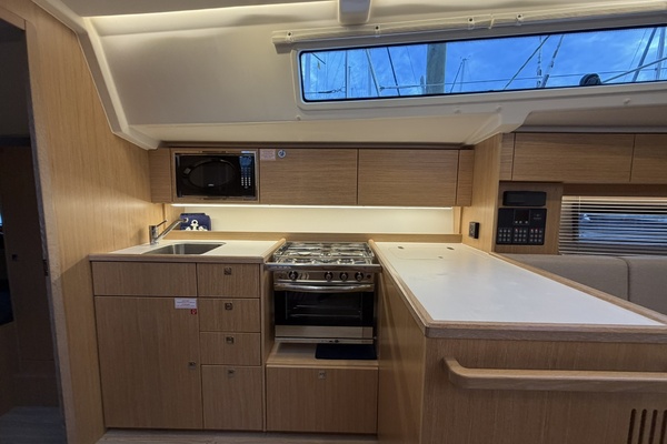 Wave Dancer 38ft Bavaria Yacht For Sale