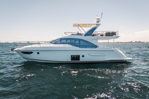 Photo of the 2021 Azimut 50 FLY