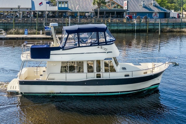 2009 Mainship Expedition 40