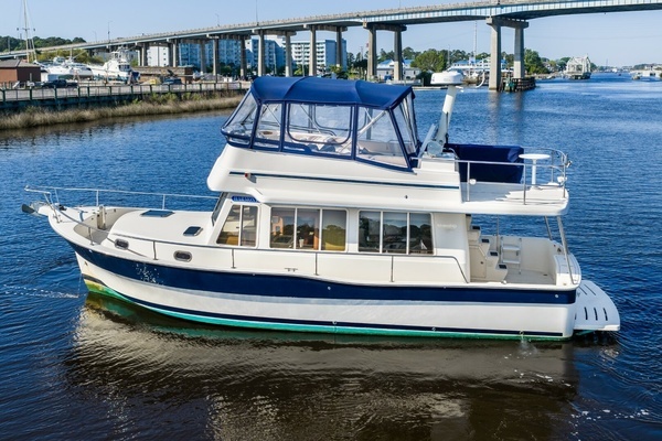 Photo of the 2009 Mainship Expedition 40 "Harmony"