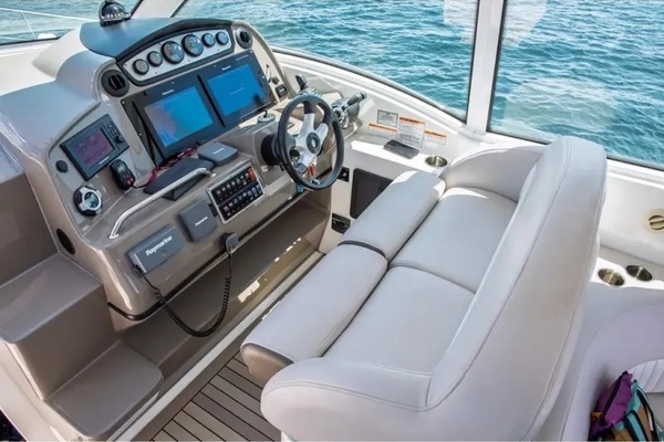 2011 Cruisers Sports Coupe 420 42ft Cruisers Yacht For Sale