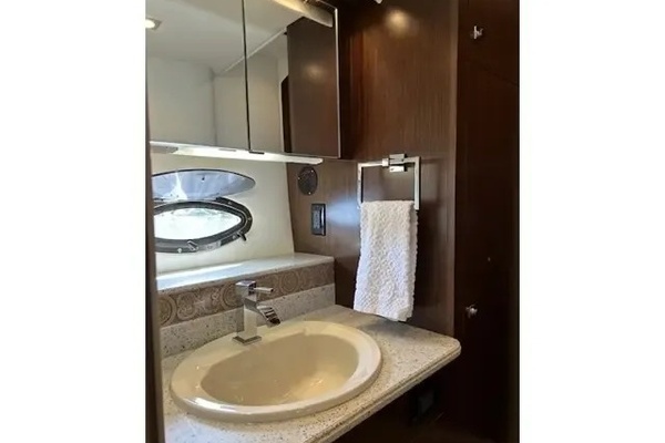 2011 Cruisers Sports Coupe 420 42ft Cruisers Yacht For Sale