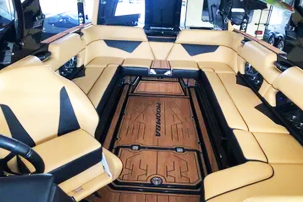 24ft Moomba Yacht For Sale