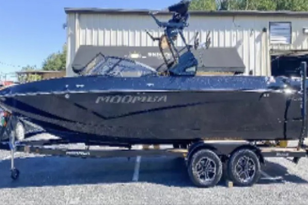 24ft Moomba Yacht For Sale