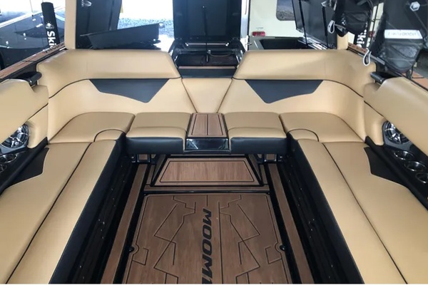 24ft Moomba Yacht For Sale