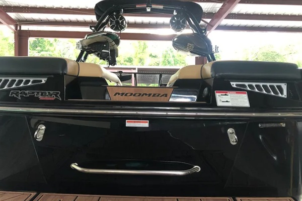 24ft Moomba Yacht For Sale