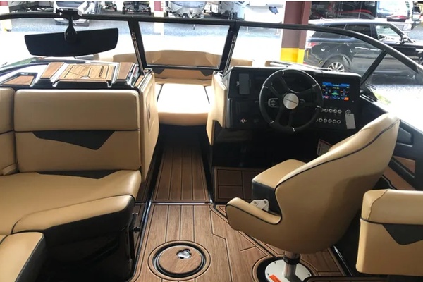 24ft Moomba Yacht For Sale