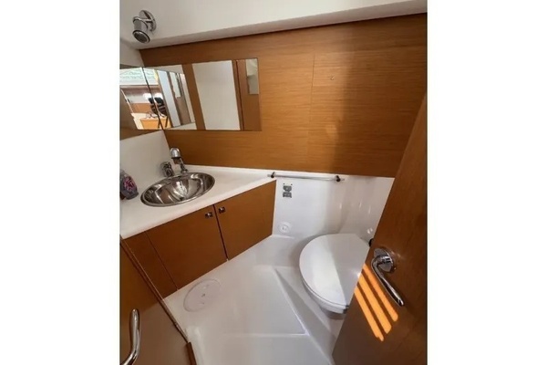 2011 Jeanneau 50 Deck Saloon 49ft Jeanneau Yacht For Sale