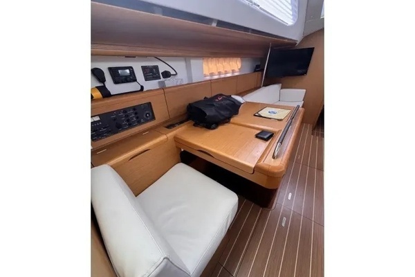 2011 Jeanneau 49