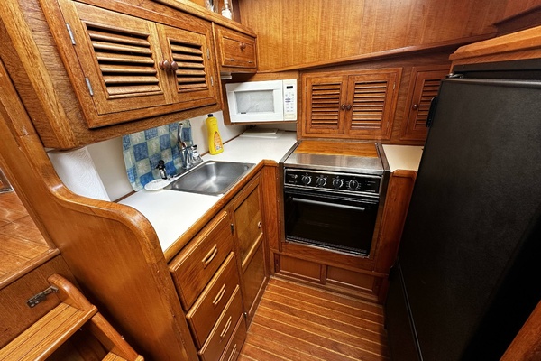 36ft Marine Trader Yacht For Sale
