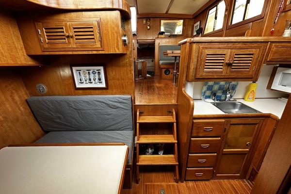 36ft Marine Trader Yacht For Sale