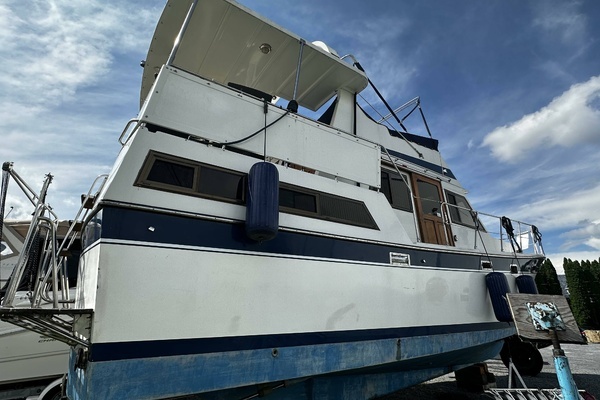 Photo of the 1990 Marine Trader 