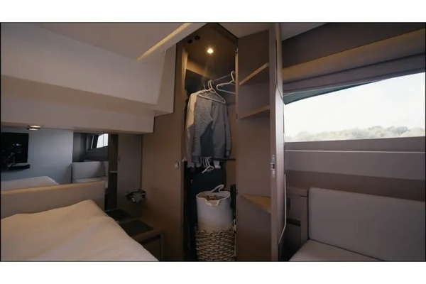 2018 Present Yachts 52