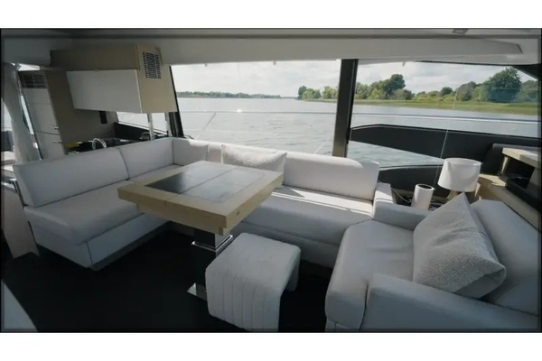 2018 Present Yachts 52