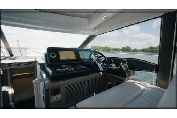 2018 Present Yachts 52